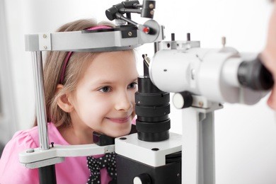 学生做近视手术多少钱,在校学生做近视手术有什么优惠
